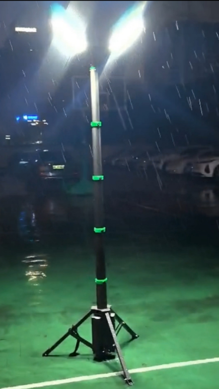 Dahili Bataryalı Taşınabilir Teleskopik LED Işık Kulesi ve Tripodlu Dış Mekan Etkinlik Aydınlatması 3