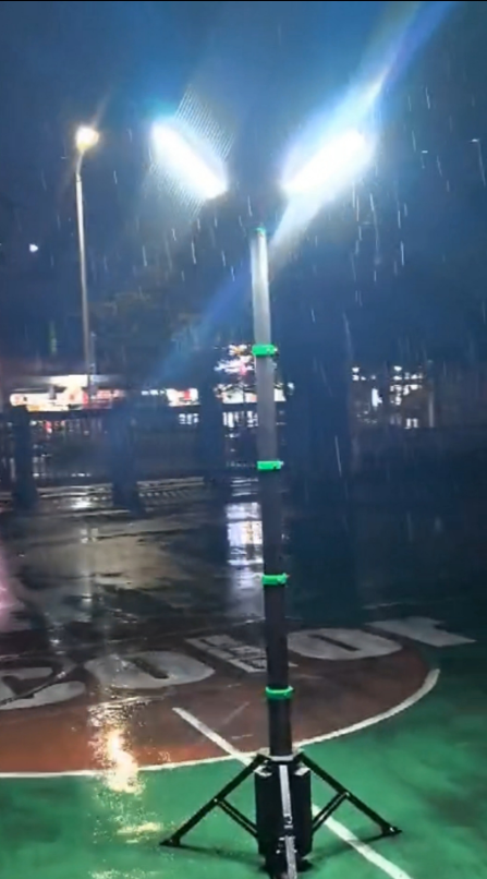 Dahili Bataryalı Taşınabilir Teleskopik LED Işık Kulesi ve Tripodlu Dış Mekan Etkinlik Aydınlatması 4